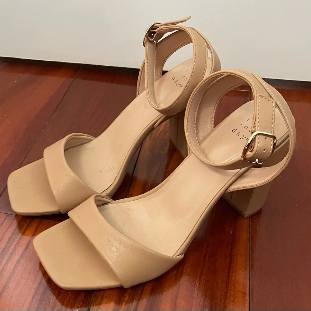 Tan a new day Sal heels - Picture 4 of 9